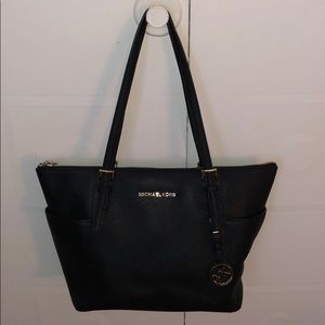 Michael Jors Jet Set Top Zip Saffiano Leather Tote